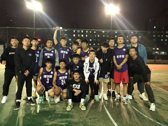 20211022 我院喜获m88第十二届“迎新杯”篮球赛亚军 (2)