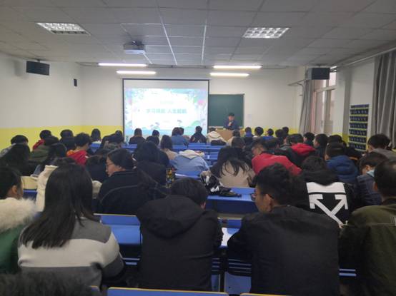 m88辅导员召开“学习领航,人生领航”主题班会4.jpg
