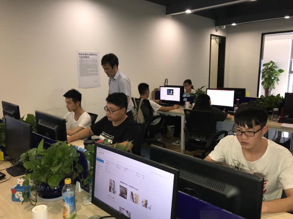 m88领导看望实习学生